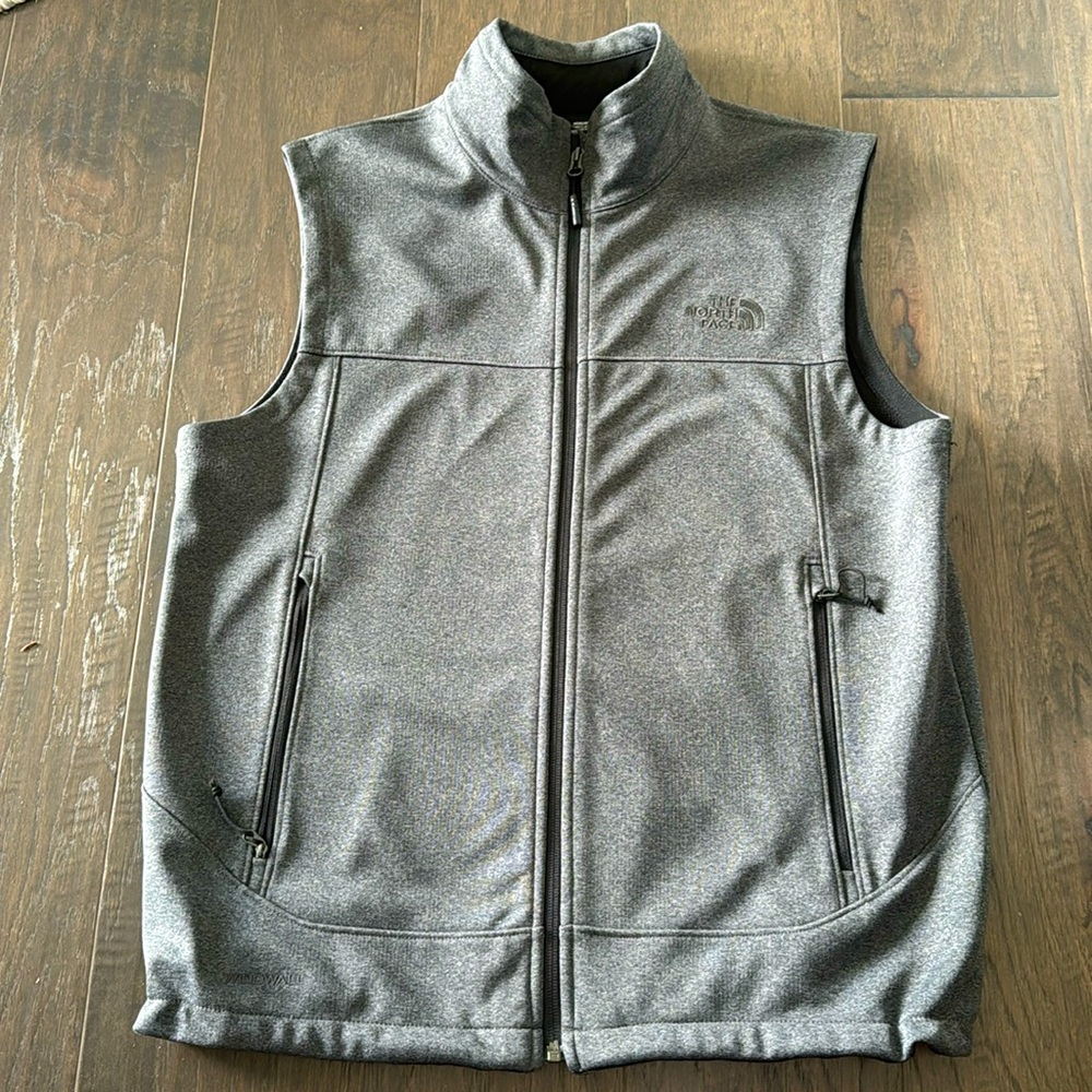 NWOT The North Face windfall gray vest size M